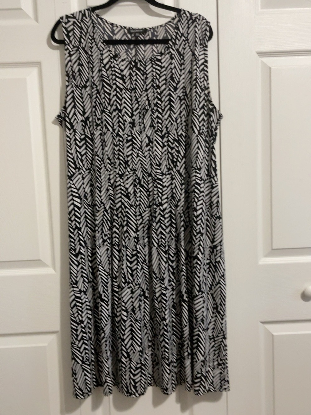 Glamour Leaf-Print Dress